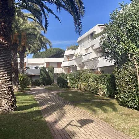 Sol-y-days Cyprianes Moderne Avec Piscine