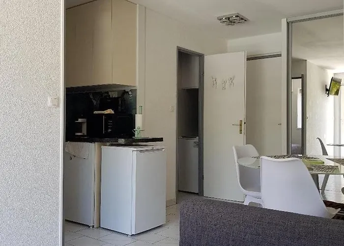 Sol-y-days Cyprianes Moderne Avec Piscine