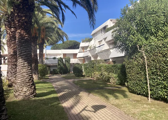 Sol-y-days Cyprianes Moderne Avec Piscine